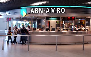 ABN AMRO punta a chiudere il gap di costi con i competitor europei, dice Fitch