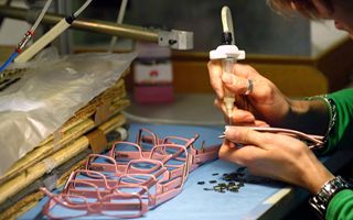 Safilo punta a comprare Inspecs con offerta in contanti per l’intero capitale