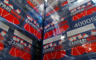 Campari in rialzo: trattative per la cessione di tre amari e NewPrinces in vista