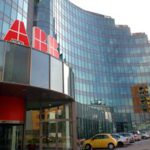 ABB alza il target di redditività operativa grazie all’IA e punta su acquisizioni strategiche