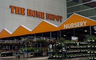 Home Depot riduce le previsioni di profitto: l'incertezza dei consumatori mette in guardia l'azienda