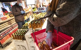 Black Friday 2025: la partecipazione in Italia cresce al 45% e i canali si equilibrano tra negozi fisici e online