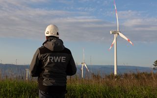 RWE e Apollo Global Management chiudono per 3,2 miliardi di euro la quota del 25,1 % in Amprion