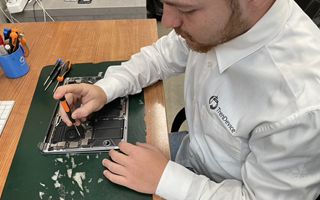 Assistenza Richiesta: Mancanza del Testo Completo dell'Articolo