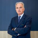 Enac approva il trasporto di cani e gatti in cabina fino a 30 kg: nuove regole per viaggi con animali domestici