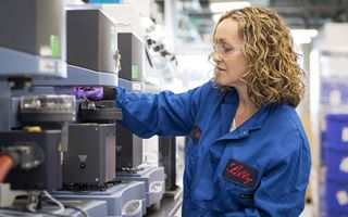 Eli Lilly raggiunge 1.000 miliardi di dollari: la prima azienda farmaceutica a entrare nel club dei trilioni