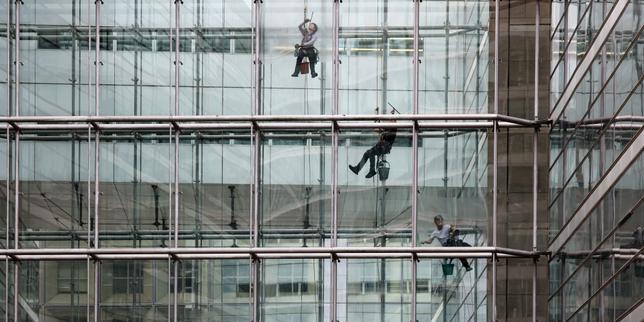 Esternalizzazione in crescita: l'Anses avverte del peggioramento delle condizioni di lavoro degli agenti di pulizia