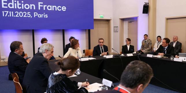 Francia: miliardi di investimenti industriali ma dirigenti temono l’aumento delle imposte