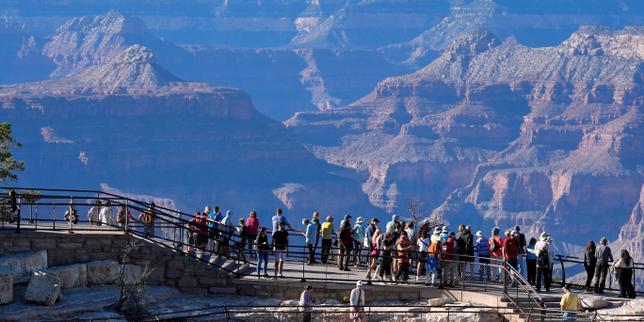 Tariffe di ingresso ai parchi nazionali USA: 80 $ per i visitatori internazionali, 35 $ per i residenti