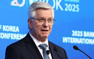 Fed Waller propone taglio di 25 punti base a dicembre per proteggere il mercato del lavoro