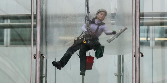 2025: Aumenti salariali dei dirigenti ridotti al 1,8 % con meno beneficiari