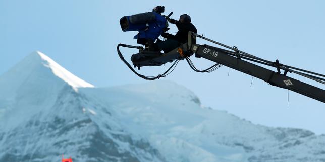 SRG SSR annuncia 900 riduzioni di posti di lavoro entro il 2029: la trasformazione del settore media svizzero