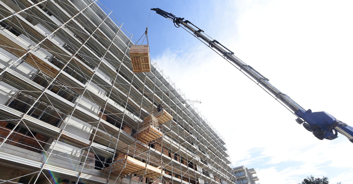 Manovra 2026: condono edilizio e bonus tombe al centro del dibattito parlamentare