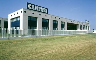 Intesa Sanpaolo mantiene valutazione neutra su Campari, alza target price a 6,2 €