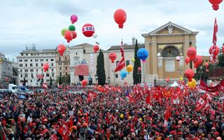 Meloni torna in Italia: la popolazione si prepara a scioperi generali contro la nuova manovra