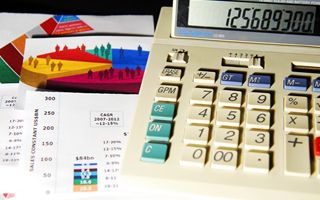 Bunzl 2025: utili in linea con le attese ma margini in pressione, azioni in calo