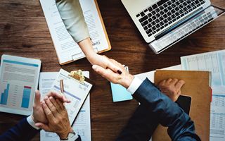 Willis Towers Watson compra Newfront per 1,3 miliardi di dollari: un passo verso l’innovazione digitale assicurativa