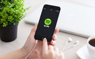 Spotify in tilt: le azioni scendono a causa di problemi nell'app