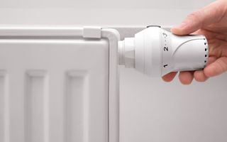 Povertà energetica in Italia 2024: 2,4 milioni di famiglie colpite, record storico OIPE