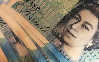 Inflazione nel Regno Unito a 3,2% a novembre: sotto le previsioni e possibile taglio dei tassi