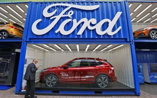 Ford richiamo 272.645 veicoli negli USA per malfunzionamento software di parcheggio