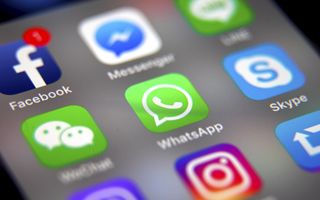 UE avvia indagine antitrust su Meta per l’integrazione dell’IA in WhatsApp