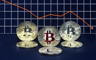 Bitcoin e Ether scendono: Bitcoin a 83.824 $ e Ether a 2.719 $ dopo una correzione del 30 % e del 10 %