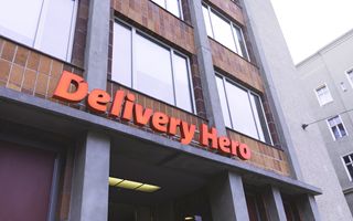 Delivery Hero: prezzo azioni in calo, la direzione annuncia piani strategici per recuperare