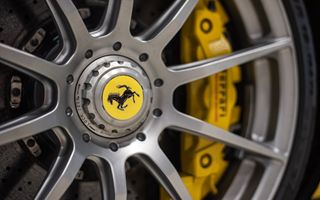 Ferrari: Morgan Stanley lancia copertura con target a 367 €, Oddo abbassa rating, Jefferies annuncia nuovo target