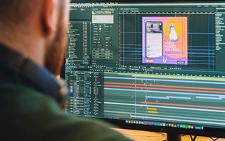 Il 20% delle imprese UE con 10+ dipendenti adotta l'intelligenza artificiale