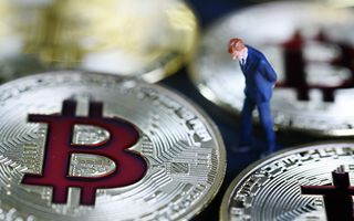 Bitcoin scende sotto i 86.000 dollari: primo calo in due settimane e minimi annuali