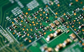 Broadcom supera le previsioni: ricavi AI in crescita del 74% nel Q4