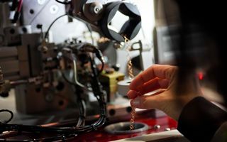 Oro al Doppio: Tecnologie Innovative che Rendono i Gioielli Competitivi e Sostenibili