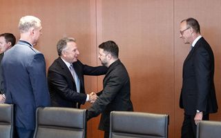 Zelensky chiede garanzie USA in cambio della rinuncia all’adesione alla NATO