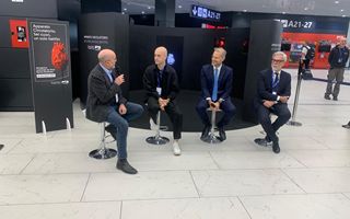 Jago presenta Apparato circolatorio al Terminal 1 di Fiumicino: sei cuori in un unico battito