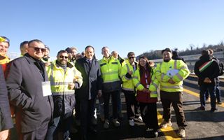A33 Asti–Cuneo aperta: Rixi e Cirio tagliano il nastro e il traffico è libero