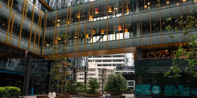 IA e lavoro: minacce di licenziamenti e la necessità di una transizione pianificata