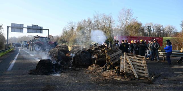 Blocco dell'A64: 150 km di autostrada chiusa tra Bayonne e Tarbes
