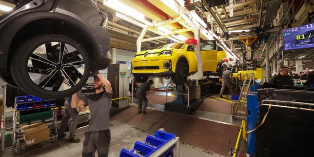 UE accelera l’elettrificazione: Renault e Stellantis possono passare subito alle piccole auto elettriche, le grandi hanno più tempo