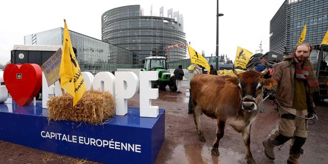 Commissione UE pronta a firmare accordo con Mercosur, Francia si oppone in mezzo alla mobilitazione degli agricoltori