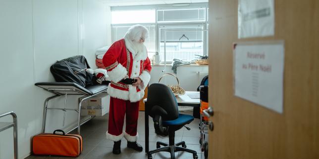 Chi veste il cappello rosso: i professionisti che interpretano Babbo Natale