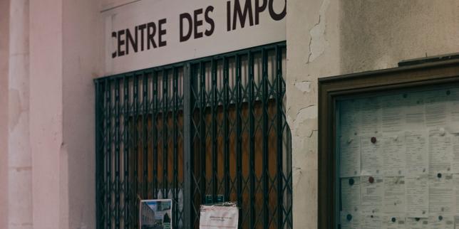 Joigny, città di 9.000 abitanti, perde 500 posti di lavoro pubblici: un duro colpo per la comunità