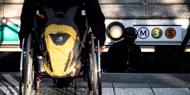 Cancellazioni frequenti del servizio “Per aiutare la mobilità” in Ile‑de‑France: gli utenti con handicap in difficoltà