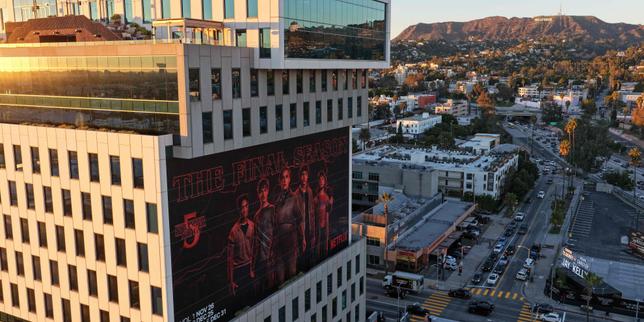 Trump mette in dubbio l'acquisizione di Warner da parte di Netflix e si prepara a intervenire