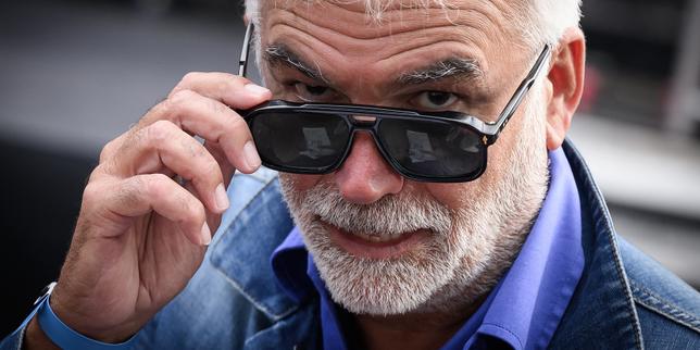 Macron difende la labellizzazione dei media: risposta alle critiche di CNews e Journal du dimanche