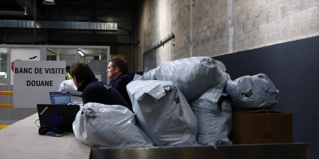 Nuova imposta di 3 euro sui piccoli pacchi importati nell'UE a partire dal 1° luglio 2026