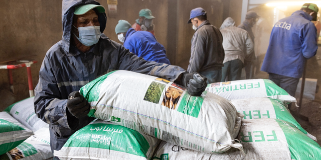 UE impone tassa sul carbonio ai fertilizzanti importati per contenere i prezzi e sostenere gli agricoltori