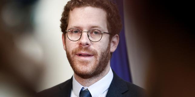 Il governo francese rimuove l’obbligo di reinserimento: i funzionari possono ora passare direttamente al settore privato