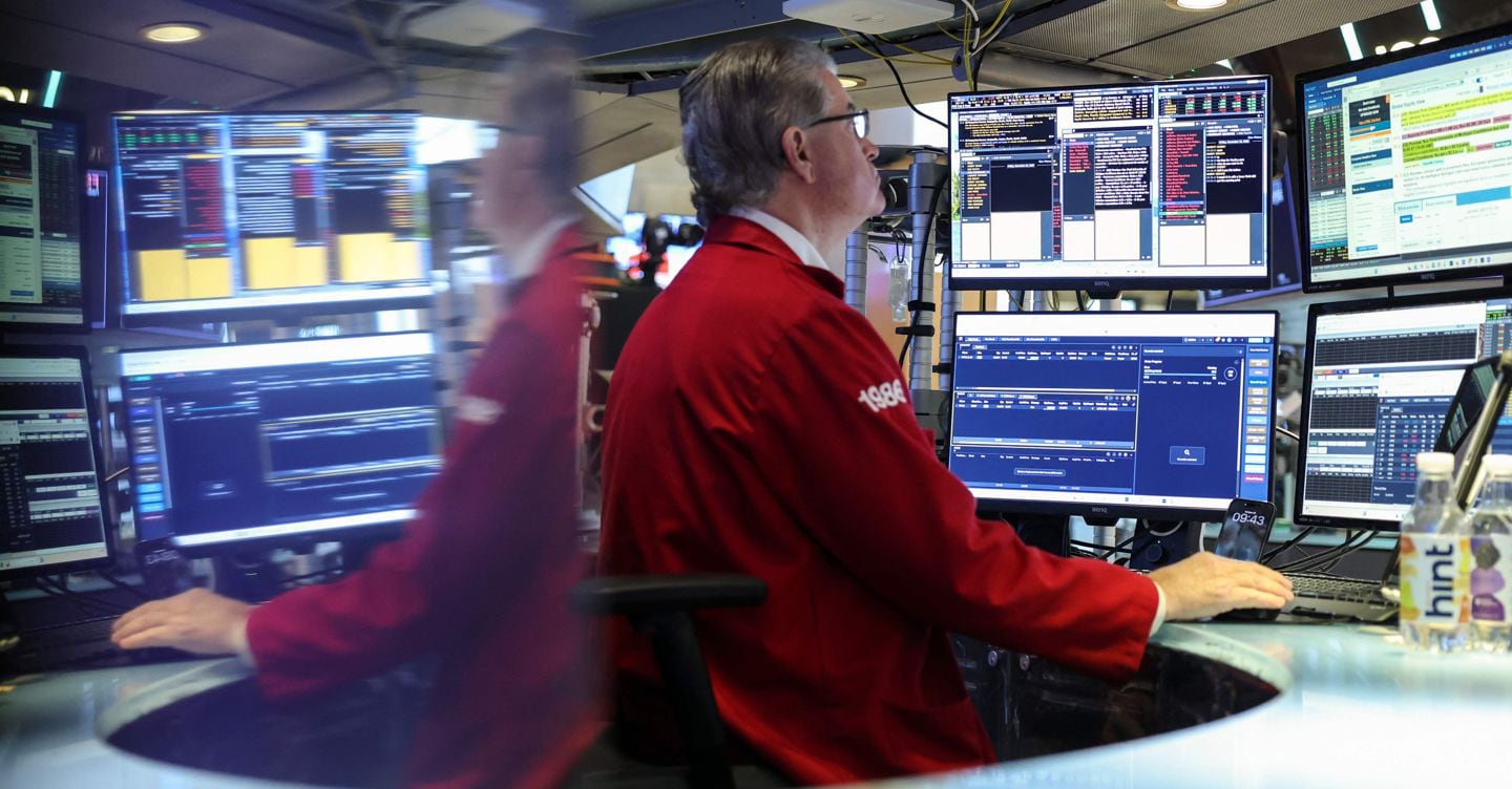 Mercati in equilibrio: Piazza Affari stabile, Microsoft sotto pressione, euro e bitcoin in rialzo, oro e petrolio salgono