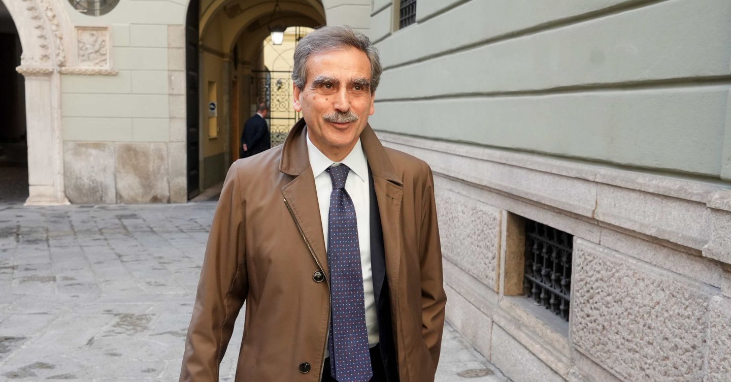 Monte dei Paschi di Siena conferma la fiducia in Luigi Lovaglio nonostante le indagini sulla vendita di Mediobanca
